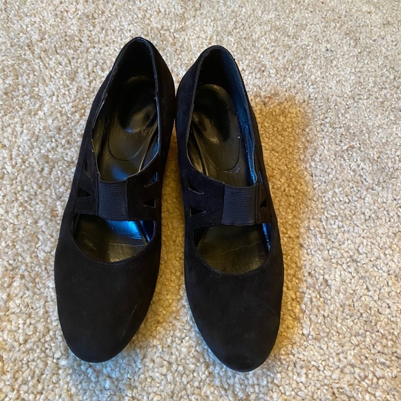 Women’s 8 Black Suede Mary Jane Style Wedges - Picture 5 of 10